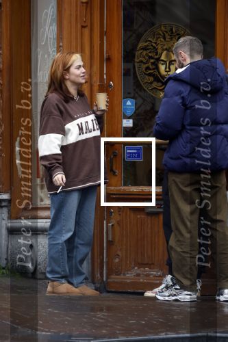 Amsterdam 17 november 2022
Roxeanne Hazes gaat naar de kapper in de Jordaan en haar vriend Erik Zwennes komt haar ophalen .