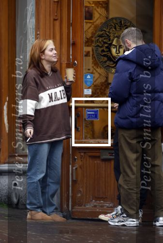 Amsterdam 17 november 2022
Roxeanne Hazes gaat naar de kapper in de Jordaan en haar vriend Erik Zwennes komt haar ophalen .