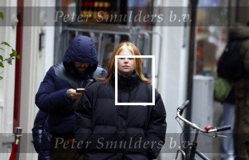 Amsterdam 17 november 2022
Roxeanne Hazes gaat naar de kapper in de Jordaan en haar vriend Erik Zwennes komt haar ophalen .