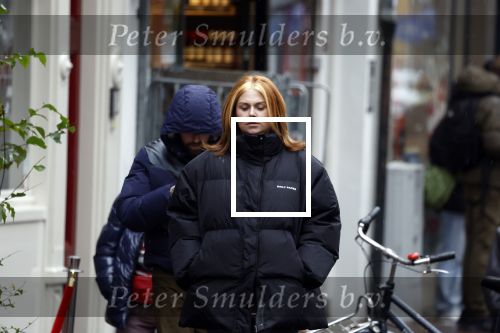 Amsterdam 17 november 2022
Roxeanne Hazes gaat naar de kapper in de Jordaan en haar vriend Erik Zwennes komt haar ophalen .