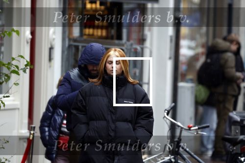 Amsterdam 17 november 2022
Roxeanne Hazes gaat naar de kapper in de Jordaan en haar vriend Erik Zwennes komt haar ophalen .