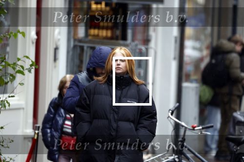 Amsterdam 17 november 2022
Roxeanne Hazes gaat naar de kapper in de Jordaan en haar vriend Erik Zwennes komt haar ophalen .