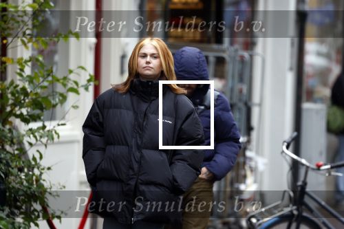 Amsterdam 17 november 2022
Roxeanne Hazes gaat naar de kapper in de Jordaan en haar vriend Erik Zwennes komt haar ophalen .