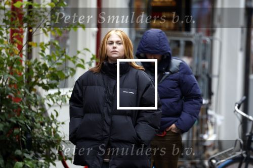 Amsterdam 17 november 2022
Roxeanne Hazes gaat naar de kapper in de Jordaan en haar vriend Erik Zwennes komt haar ophalen .