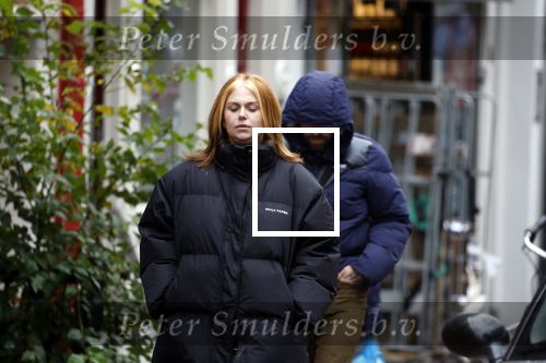 Amsterdam 17 november 2022
Roxeanne Hazes gaat naar de kapper in de Jordaan en haar vriend Erik Zwennes komt haar ophalen .