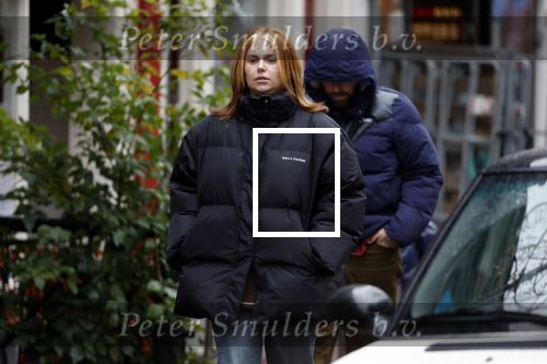 Amsterdam 17 november 2022
Roxeanne Hazes gaat naar de kapper in de Jordaan en haar vriend Erik Zwennes komt haar ophalen .