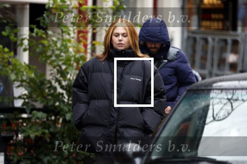 Amsterdam 17 november 2022
Roxeanne Hazes gaat naar de kapper in de Jordaan en haar vriend Erik Zwennes komt haar ophalen .