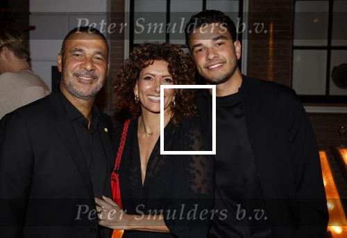 Amsterdam 10 november 2022
10 jarig bestaan van Izakaya.
Ruud Gullit met zijn vriendin Karin de Rooij en haar zoon Nigel