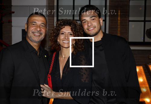 Amsterdam 10 november 2022
10 jarig bestaan van Izakaya.
Ruud Gullit met zijn vriendin Karin de Rooij en haar zoon Nigel