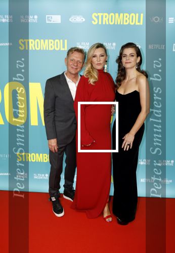 Amsterdam 31 oktober 2022
Premiere Stromboli in Tuschinski.
Saskia Noort met Michiel v Erp en Elise Schaap
