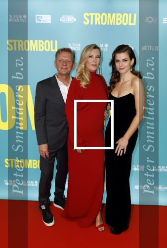 Amsterdam 31 oktober 2022
Premiere Stromboli in Tuschinski.
Saskia Noort met Michiel v Erp en Elise Schaap