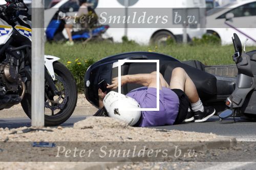 Ibiza 10 oktober 2022
Scooterongeluk op ibiza . De goede man blijft bmaar op zijn telefoon .