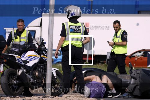 Ibiza 10 oktober 2022
Scooterongeluk op ibiza . De goede man blijft bmaar op zijn telefoon .