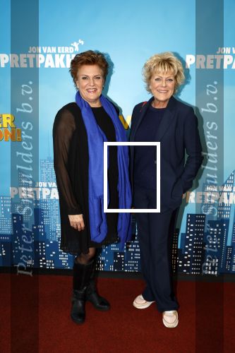 Zaandam 30 oktober 2022
Premiere zo vader zo zoon van Jon v Eerd in het zaantheater. Simone Kleinsma en Marjolein Touw
