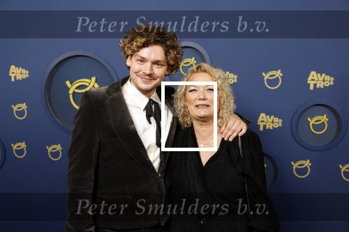 Amsterdam 6 oktober 2022
Uitreiking televizierring 2022 in carre .
Soy Kroon kwam met zijn moeder en vriendin Holly Brood