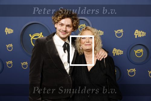 Amsterdam 6 oktober 2022
Uitreiking televizierring 2022 in carre .
Soy Kroon kwam met zijn moeder en vriendin Holly Brood