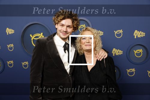 Amsterdam 6 oktober 2022
Uitreiking televizierring 2022 in carre .
Soy Kroon kwam met zijn moeder en vriendin Holly Brood