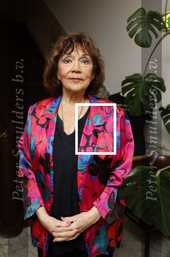 Amsterdam 17 november 2022
In theater Betty Asfalt viert Annemarie Oster haar 80e verjaardag . Therese Steinmmetz