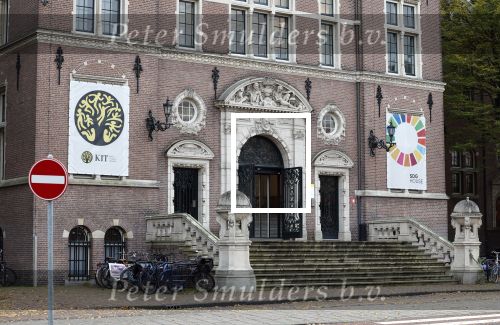Amsterdam 22 november 2022
Koningin Maxima op bezoek bij het tropenmuseum. Ze heeft meer beveilingsautos achter haar rijden dan normaal