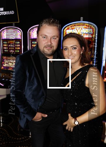 Amsterdam 27 oktober 2022
JFK Greatest man 2022 Gala in het Holland Casino.
Winnaar is Barry Hay. Wesly Bronkhorst met zijn vriendin Raquel