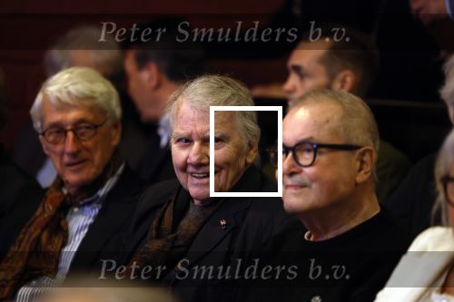 Amsterdam 17 november 2022
In theater Betty Asfalt viert Annemarie Oster haar 80e verjaardag . Willem Nijholt kwam met zijn partner Ben Swibben