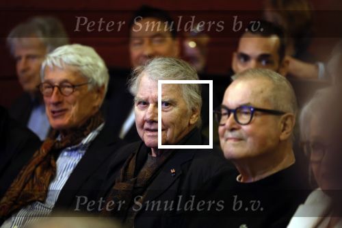 Amsterdam 17 november 2022
In theater Betty Asfalt viert Annemarie Oster haar 80e verjaardag . Willem Nijholt kwam met zijn partner Ben Swibben