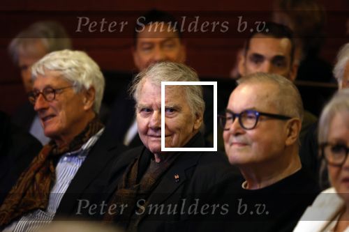 Amsterdam 17 november 2022
In theater Betty Asfalt viert Annemarie Oster haar 80e verjaardag . Willem Nijholt kwam met zijn partner Ben Swibben