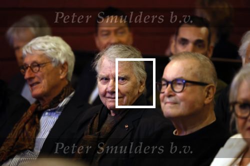 Amsterdam 17 november 2022
In theater Betty Asfalt viert Annemarie Oster haar 80e verjaardag . Willem Nijholt kwam met zijn partner Ben Swibben