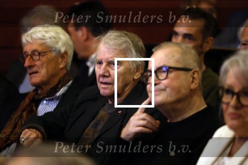Amsterdam 17 november 2022
In theater Betty Asfalt viert Annemarie Oster haar 80e verjaardag . Willem Nijholt kwam met zijn partner Ben Swibben