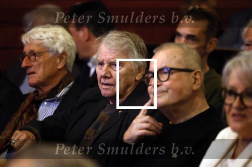 Amsterdam 17 november 2022
In theater Betty Asfalt viert Annemarie Oster haar 80e verjaardag . Willem Nijholt kwam met zijn partner Ben Swibben