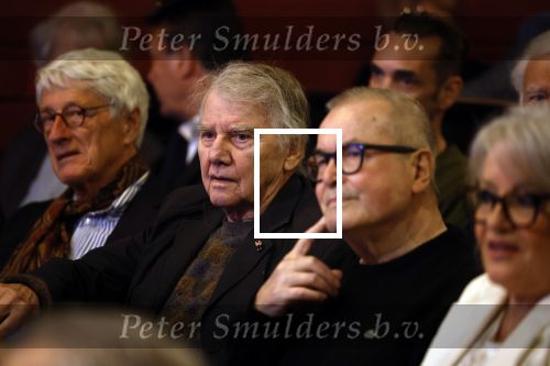 Amsterdam 17 november 2022
In theater Betty Asfalt viert Annemarie Oster haar 80e verjaardag . Willem Nijholt kwam met zijn partner Ben Swibben