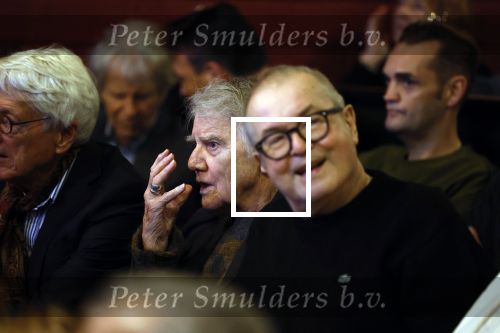 Amsterdam 17 november 2022
In theater Betty Asfalt viert Annemarie Oster haar 80e verjaardag . Willem Nijholt kwam met zijn partner Ben Swibben
