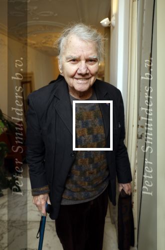 Amsterdam 17 november 2022
In theater Betty Asfalt viert Annemarie Oster haar 80e verjaardag . Willem Nijholt kwam met zijn partner Ben Swibben