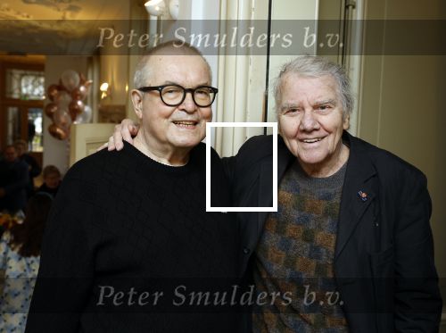 Amsterdam 17 november 2022
In theater Betty Asfalt viert Annemarie Oster haar 80e verjaardag . Willem Nijholt kwam met zijn partner Ben Swibben
