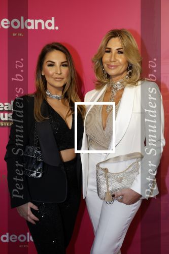 Amsterdam 22 november 2022
Presentatie Real Housewifes of Amsterdam in Hotel Krasnapolsky  van Videoland.  Yvonne en Michelle Dubbelboer