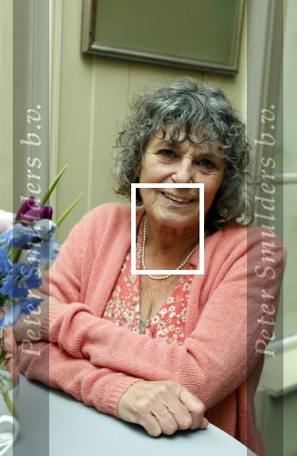 Amsterdam 17 november 2022
In theater Betty Asfalt viert Annemarie Oster haar 80e verjaardag . Yvonne Kroonenberg