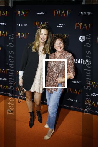 Amsterdam 13 oktober 2023
Premiere Piaf in het DeLamar theater. Anne-Mieke Ruyten v met nichtje