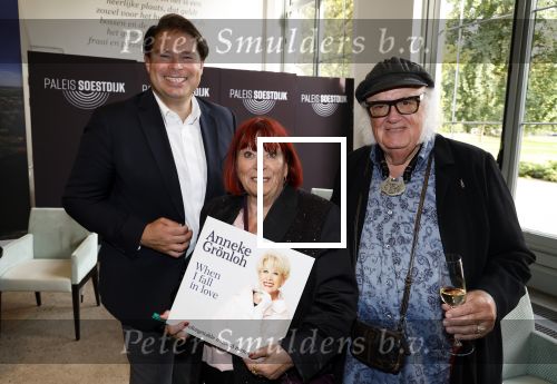 Soestdijk 4 oktober 2023
Presentatie LP Anneke Gronloh op Paleis Soestdijk.
Thijs v Leer met vrouw en Bart Peeters