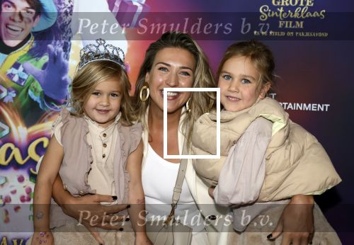 Amsterdam 30 september 2023
Premiere de Grote sinterklaasfilm in Pathe Noord.
Bo Wilkes met kinderen