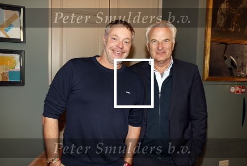 Amsterdam 17 oktober 2023
Boekpresentatie Roos Reedijk in Hotel Mercier.
Bob Sikkes geeft het eerste boek aan Roos.
Bob Sikkes met partner