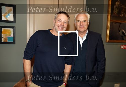 Amsterdam 17 oktober 2023
Boekpresentatie Roos Reedijk in Hotel Mercier.
Bob Sikkes geeft het eerste boek aan Roos.
Bob Sikkes met partner