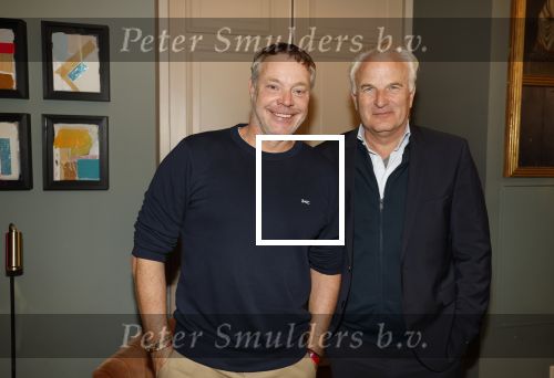 Amsterdam 17 oktober 2023
Boekpresentatie Roos Reedijk in Hotel Mercier.
Bob Sikkes geeft het eerste boek aan Roos.
Bob Sikkes met partner