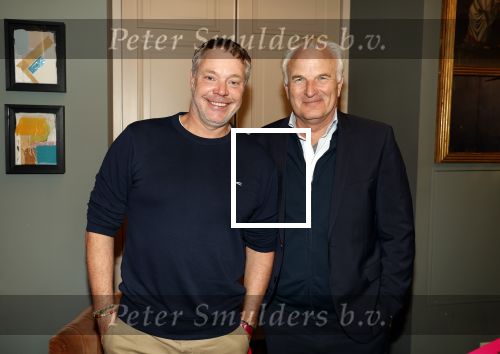 Amsterdam 17 oktober 2023
Boekpresentatie Roos Reedijk in Hotel Mercier.
Bob Sikkes geeft het eerste boek aan Roos.
Bob Sikkes met partner