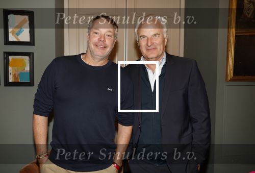 Amsterdam 17 oktober 2023
Boekpresentatie Roos Reedijk in Hotel Mercier.
Bob Sikkes geeft het eerste boek aan Roos.
Bob Sikkes met partner