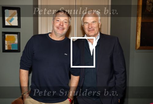 Amsterdam 17 oktober 2023
Boekpresentatie Roos Reedijk in Hotel Mercier.
Bob Sikkes geeft het eerste boek aan Roos.
Bob Sikkes met partner