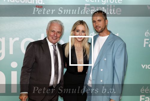 Amsterdam 10 oktober 2023
Premiere een grote familie in Tuschinski . Vidoeland gaat het uitzenden. Chantal Janzen Huub Stapel en Lykele Muus