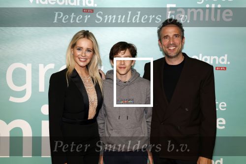 Amsterdam 10 oktober 2023
Premiere een grote familie in Tuschinski . Vidoeland gaat het uitzenden. 
Chantal Janzen met man Marco Geeratz en zoon James