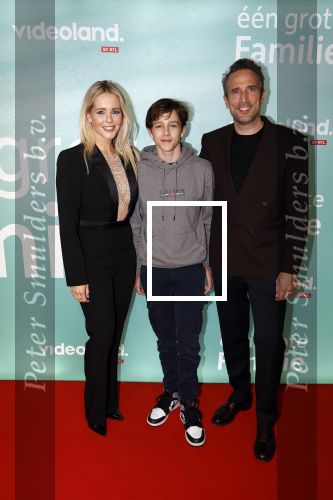 Amsterdam 10 oktober 2023
Premiere een grote familie in Tuschinski . Vidoeland gaat het uitzenden. 
Chantal Janzen met man Marco Geeratz en zoon James