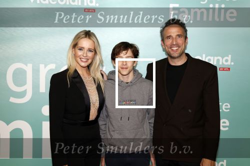 Amsterdam 10 oktober 2023
Premiere een grote familie in Tuschinski . Vidoeland gaat het uitzenden. Chantal Janzen met man marco Geeratz en zoon James