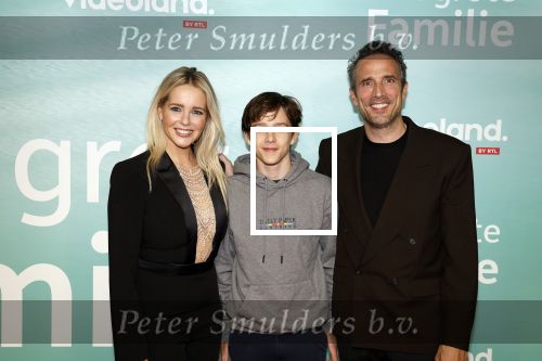 Amsterdam 10 oktober 2023
Premiere een grote familie in Tuschinski . Vidoeland gaat het uitzenden. Chantal Janzen met man marco Geeratz en zoon James